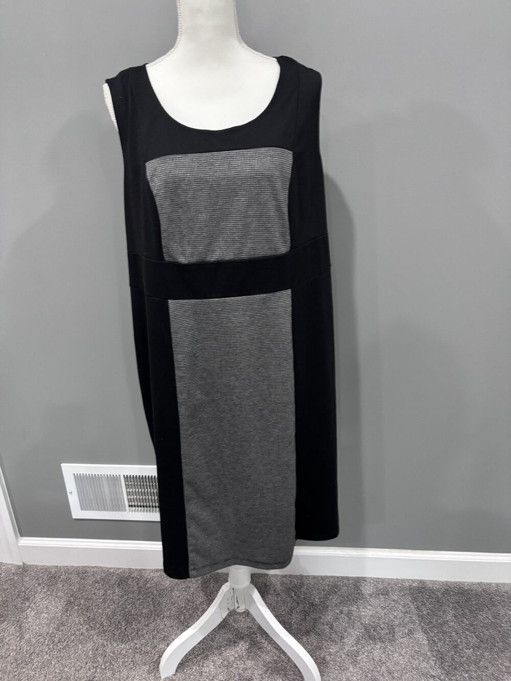 Merona Women’s Black Color Sleeveless Dress Size 2